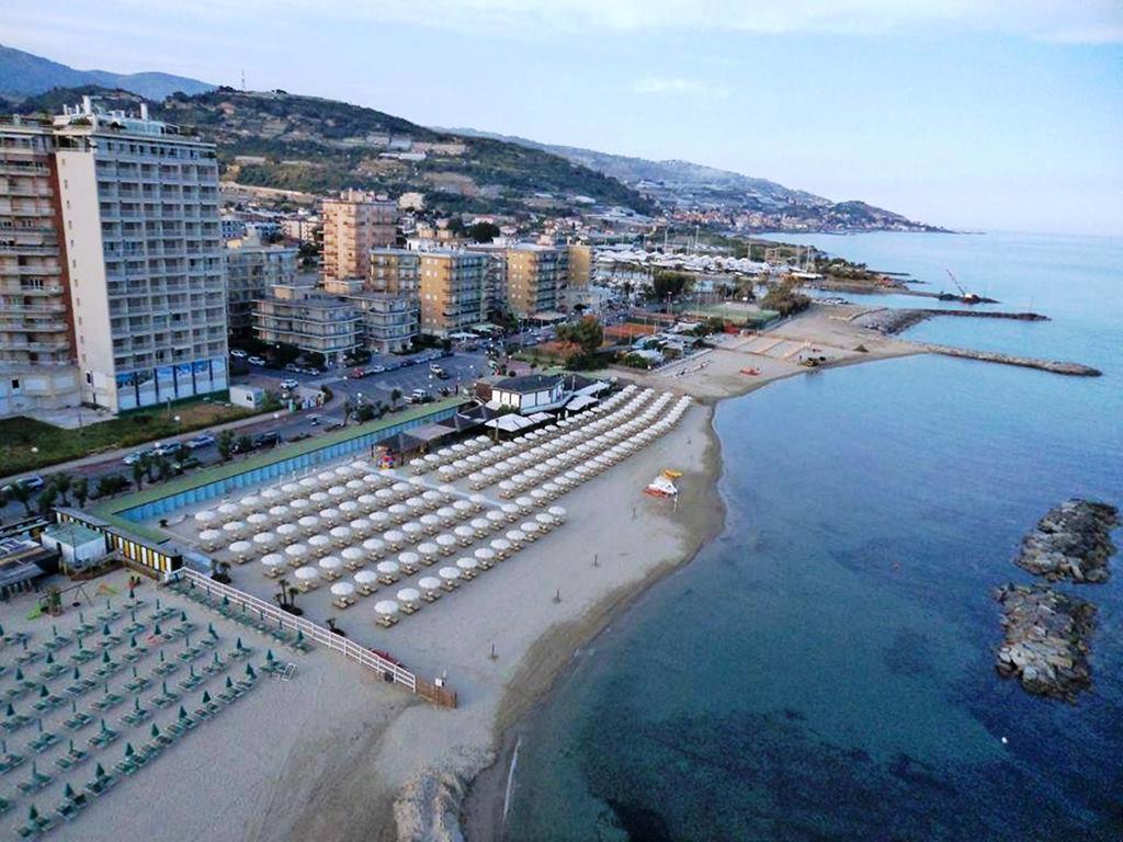 Hotel Jean Marie Arma di Taggia Kültér fotó